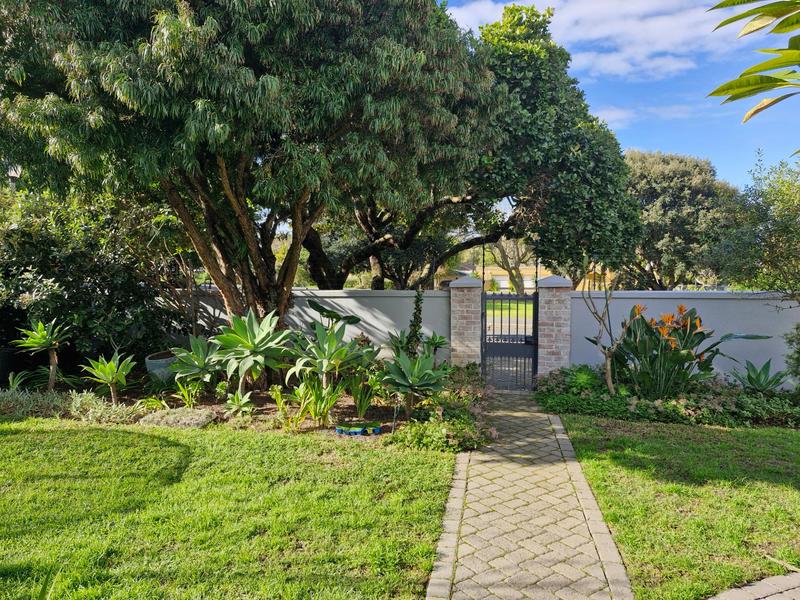 To Let 4 Bedroom Property for Rent in Kreupelbosch Western Cape